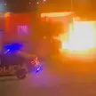 ARROJÓ UNA GARRAFA EN LLAMAS CONTRA LOS POLICÍAS Y TERMINÓ DETENIDO   