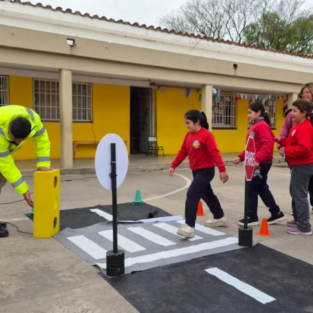 LAS ESCUELAS PRIMARIAS SUMAN CHARLAS DE EDUCACIÓN VIAL CON JUEGOS Y ACTIVIDADES