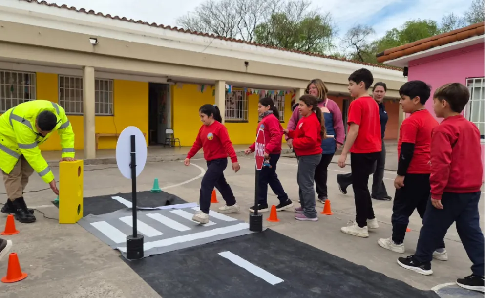 LAS ESCUELAS PRIMARIAS SUMAN CHARLAS DE EDUCACIÓN VIAL CON JUEGOS Y ACTIVIDADES