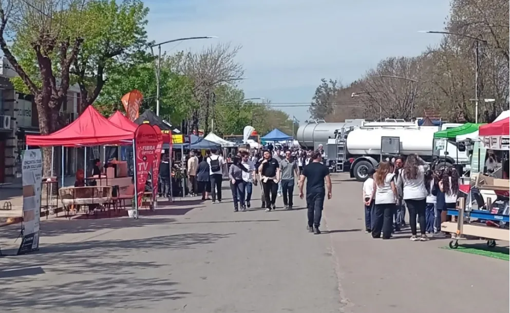 ROLDÁN MOSTRÓ SU INDUSTRIA Y DEJÓ UNA FERIA CON PRODUCCIÓN, INNOVACIÓN Y NUEVOS VÍNCULOS