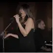 PARASTOO AHMADI: LA CANTANTE IRANÍ FUE CONDENADA A 74 LATIGAZOS POR UN CONCIERTO SIN VELO