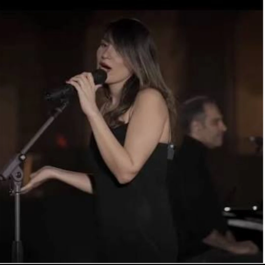 PARASTOO AHMADI: LA CANTANTE IRANÍ FUE CONDENADA A 74 LATIGAZOS POR UN CONCIERTO SIN VELO