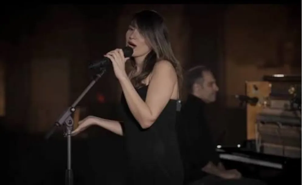 PARASTOO AHMADI: LA CANTANTE IRANÍ FUE CONDENADA A 74 LATIGAZOS POR UN CONCIERTO SIN VELO