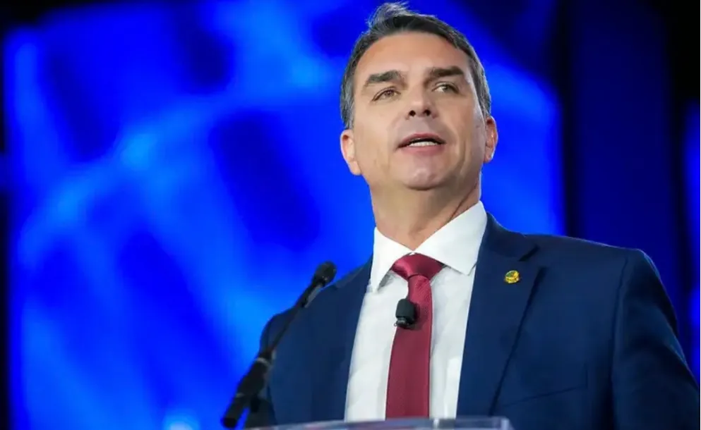 FLÁVIO BOLSONARO DIO EL GOLPE EN BRASIL Y LLEGÓ AL BALOTAJE POR DELANTE DE LULA