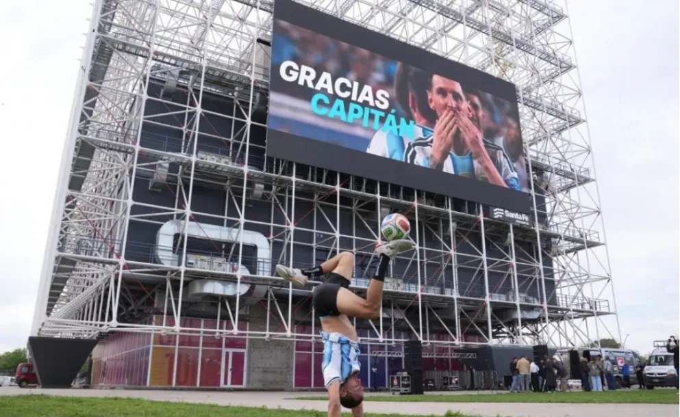 MESSI JUEGA SU ÚLTIMO PARTIDO CON ARGENTINA Y ROSARIO LO DESPIDE EN SU BARRIO