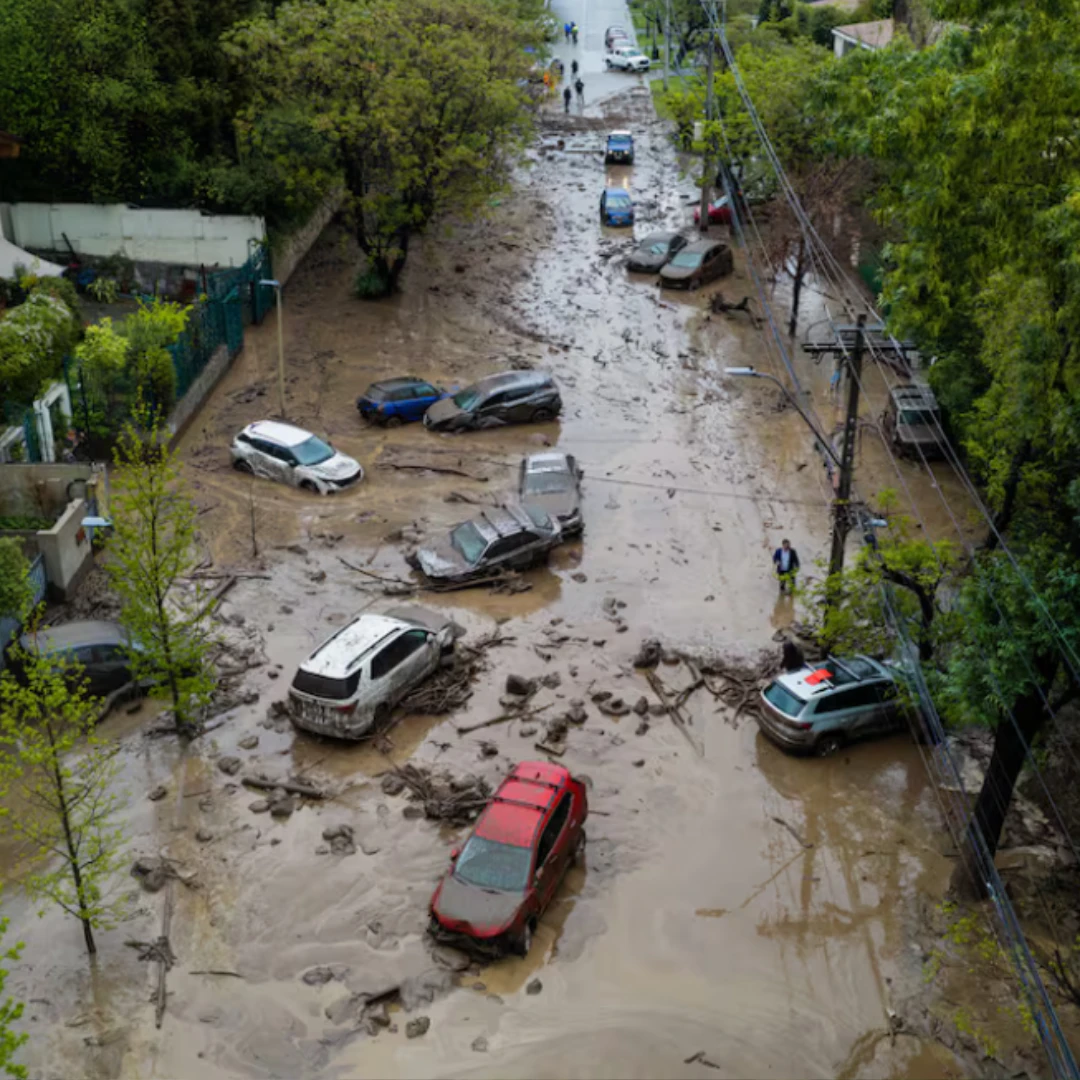 LAS INTENSAS LLUVIAS EN CHILE DESATARON UN ALUVIÓN EN LA REGIÓN METROPOLITANA