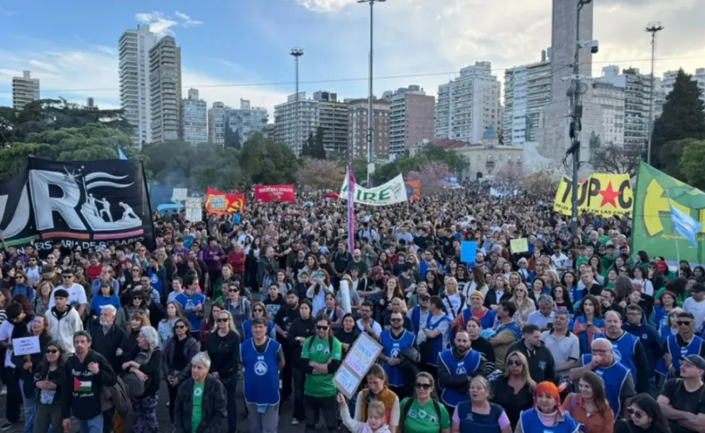 MASIVA MOVILIZACIÓN EN ROSARIO POR EL FINANCIAMIENTO UNIVERSITARIO