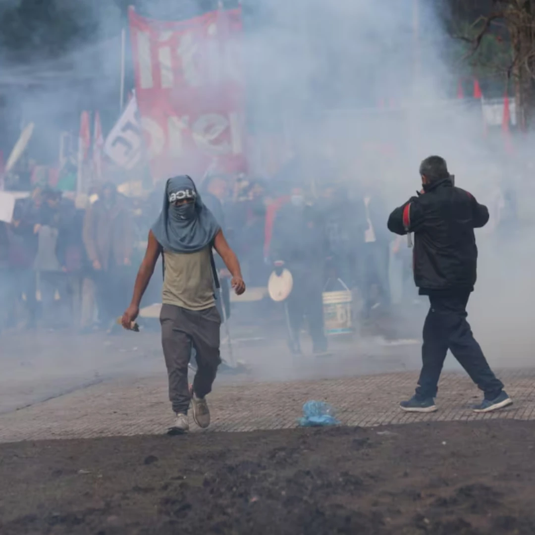 EL GOBIERNO APUNTÓ CONTRA MANIFESTANTES VIOLENTOS TRAS LOS INCIDENTES EN LA QUINTA MARCHA FEDERAL
