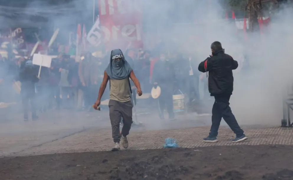 EL GOBIERNO APUNTÓ CONTRA MANIFESTANTES VIOLENTOS TRAS LOS INCIDENTES EN LA QUINTA MARCHA FEDERAL