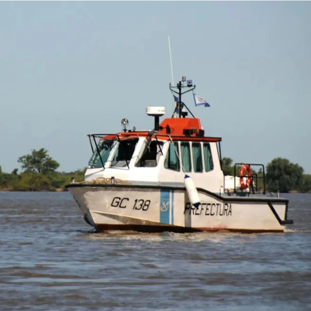 INTENSO OPERATIVO DE PREFECTURA EN EL RÍO PARANÁ TRAS EL VUELCO DE UNA LANCHA EN FRAY LUIS BELTRÁN