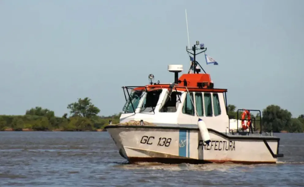 INTENSO OPERATIVO DE PREFECTURA EN EL RÍO PARANÁ TRAS EL VUELCO DE UNA LANCHA EN FRAY LUIS BELTRÁN