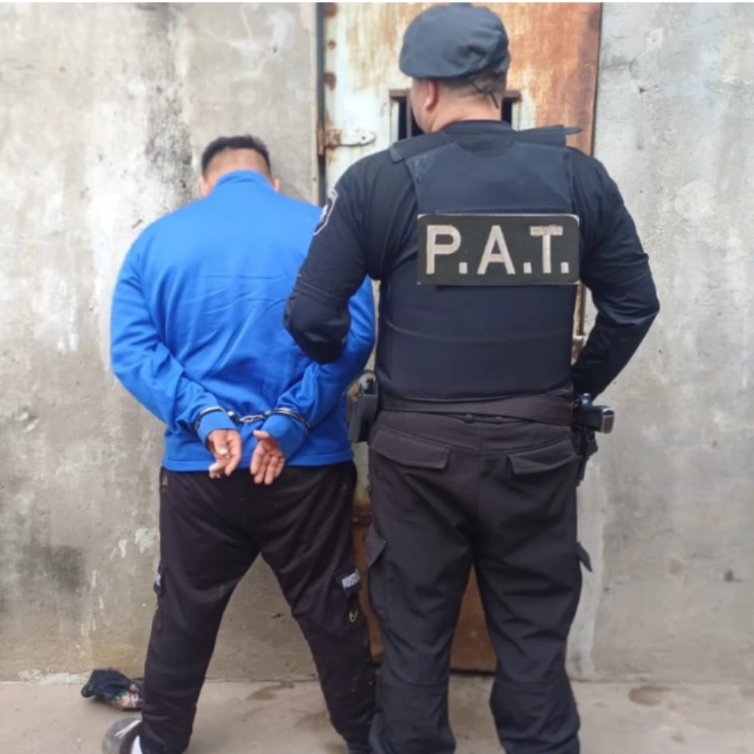 UN HOMBRE DE 35 ANOS FUE DETENIDO EN ROLDAN ACUSADO DE ROBARLE UN CELULAR A UN NINO DE 12 ANOS