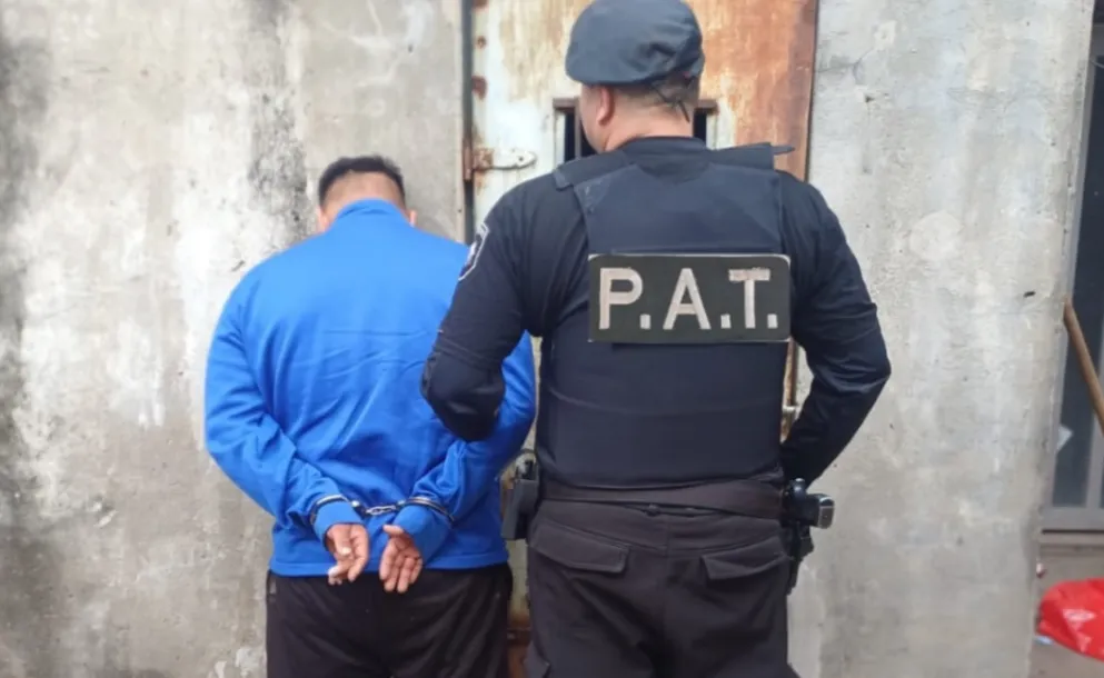 UN HOMBRE DE 35 AÑOS FUE DETENIDO EN ROLDÁN ACUSADO DE ROBARLE UN CELULAR A UN NIÑO DE 12 AÑOS