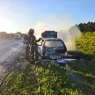 AUTO EN LLAMAS: LA RÁPIDA INTERVENCIÓN DE LOS BOMBEROS DE FUNES EVITÓ UNA TRAGEDIA MAYOR