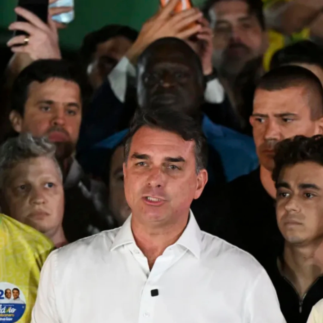 FLÁVIO BOLSONARO DENUNCIÓ PERSECUCIÓN POLÍTICA TRAS LA RETENCIÓN DE SUS PASAPORTES