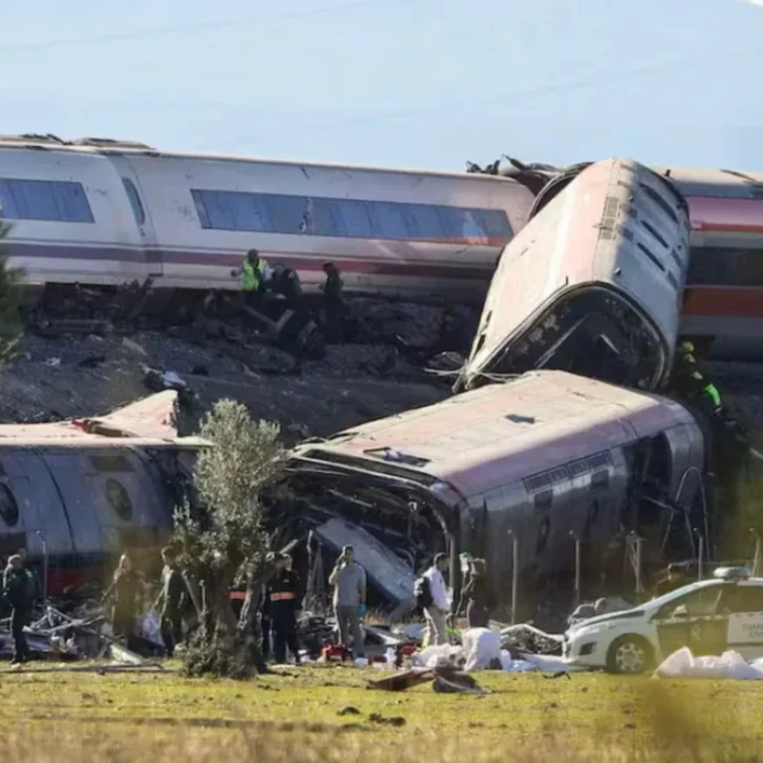 UN TRÁGICO CHOQUE DE TRENES DEJA AL MENOS 64 MUERTOS Y MÁS DE 170 HERIDOS